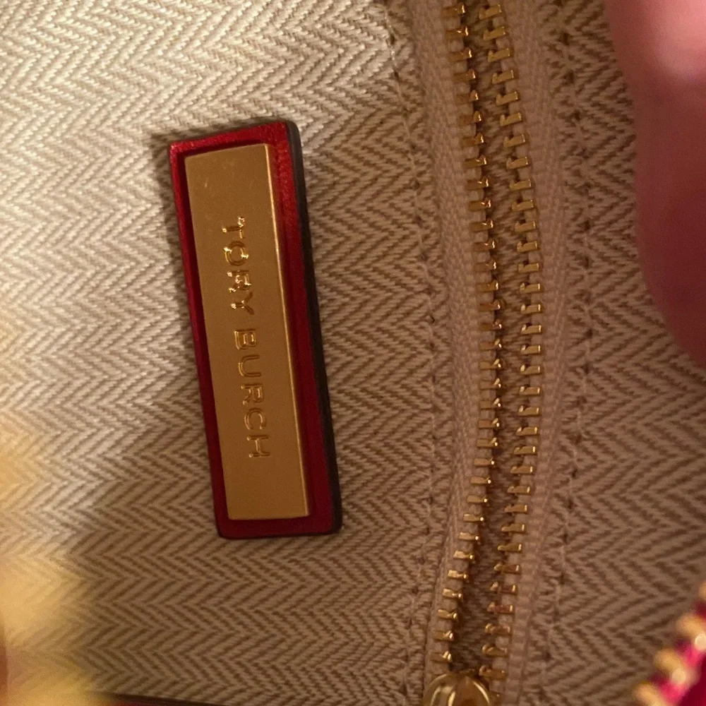 Tory Burch Red Kira Camera Crossbody Bag - Picture 4 of 5